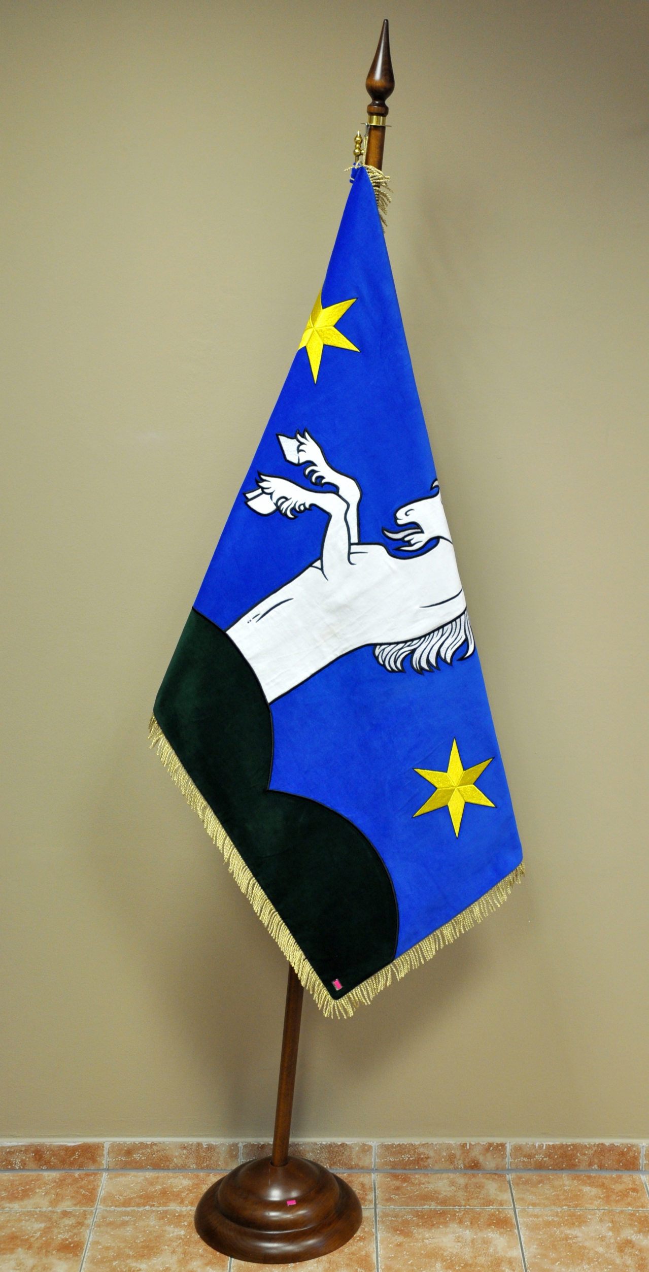 Embroidered flags and banners Alerion